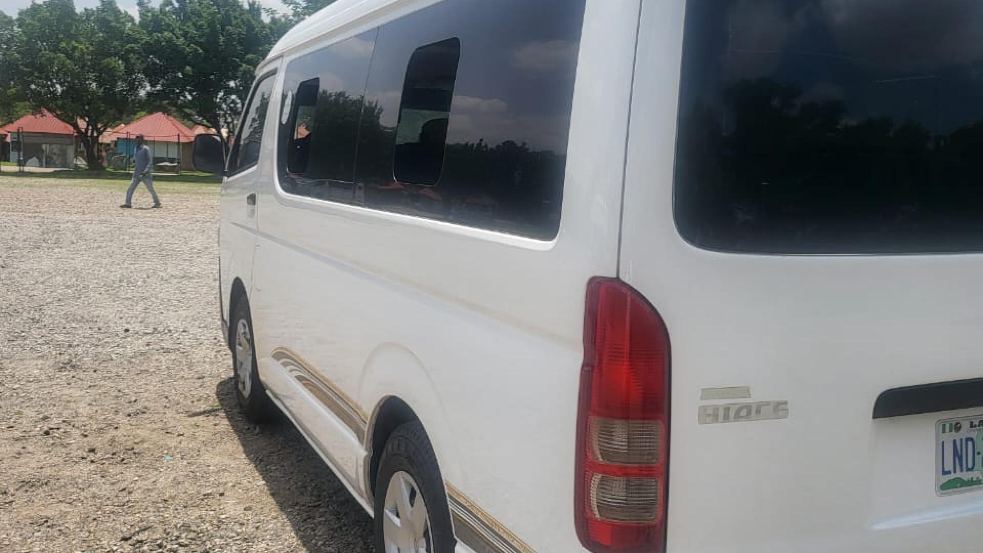 toyota Hiace Bus 2015